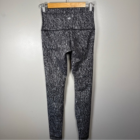 Lululemon Wunder Under Leggings in Black White Jacquard Print Womens Size 6 Gym - Picture 4 of 10